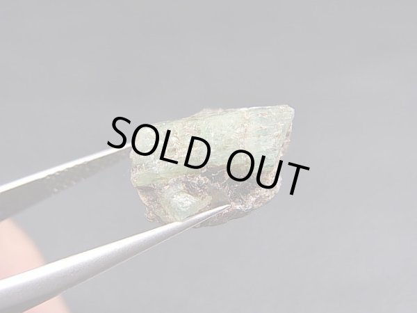 画像1: 【クリアランス価格50％OFF 2,300円→1,150円】アフガニスタン産パンジシール・エメラルド原石 8.2カラット