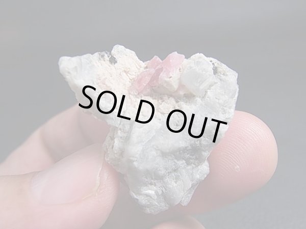 画像1: マダガスカル産ペッツォタイト母岩付き原石 15.0g