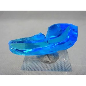 画像: 新色：飯盛ラボストーン（IL-stone）「レアカラー：スイスブルートパーズカラー」（イエロー蛍光）ガラス原石 54.3カラット