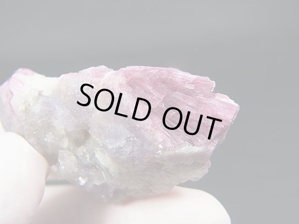 画像2: ブラジル・クルゼーロ鉱山産ルベライトトルマリン＆水晶＆レピドライト（リチア雲母）原石 143.7カラット