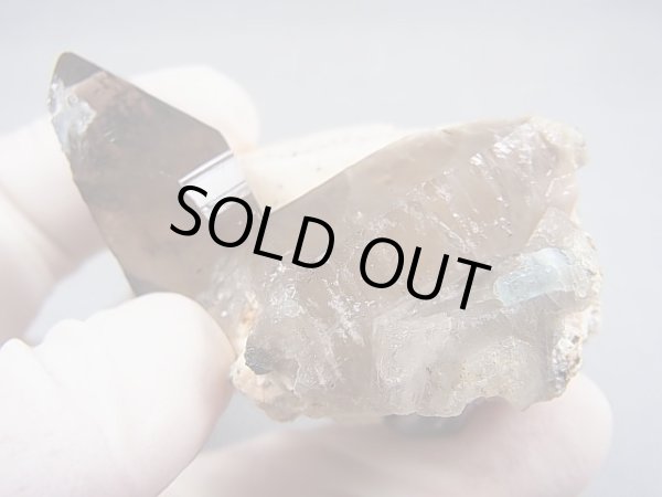 画像2: ベトナム・タインホア産アクアマリン付きスモーキー水晶（ブラックトルマリン/微斜長石） 62.6g