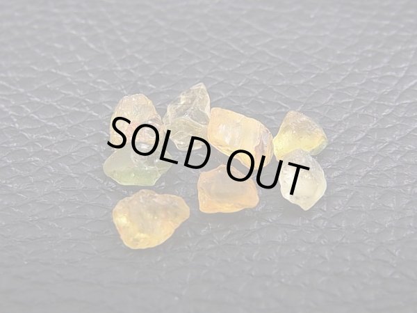 画像1: ナイジェリア産非加熱サファイア原石（イエロー/グリーン） 8点セット トータル 7.1カラット