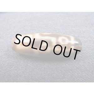 画像: 「右下がり九眼」（ドラゴンライン入り）至純（現代）天珠 直径約13×37.5mm