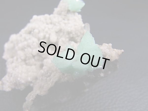 画像2: インド・マハラシュトラ州産ミントグリーンアポフィライト＆スティルバイト原石 58.4g