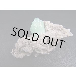 画像: インド・マハラシュトラ州産ミントグリーンアポフィライト＆スティルバイト原石 53.3g