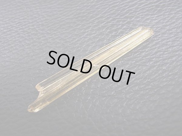 画像2: ギルギット産ヘリオドール柱状結晶（３連/ＤＴ） 6.0カラット