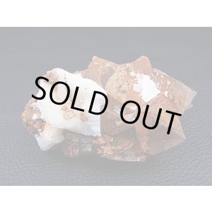 画像: ベトナム産八面体カラーレス/グリーンフローライト原石（酸化鉄/ドゥルージ水晶皮膜） 145.0g