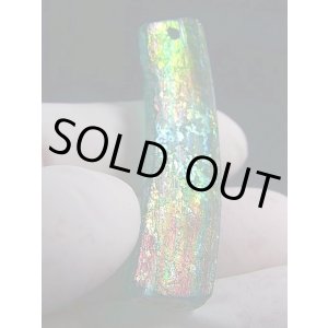 画像: アフガニスタン産スーパーイリデッセンス・ローマングラス(マルチイリデッセンス/通し穴空き) 9.1g