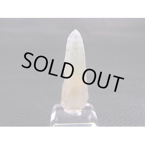 画像: 水晶峠バッタリ鉱山産角閃石入りレーザー型水晶 3.2g