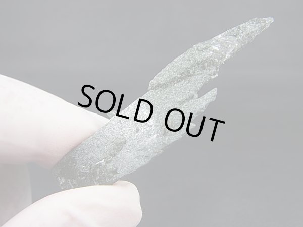 画像2: ガネーシュヒマール・リー産クローライト入り水晶（曲がり水晶） 7.3g