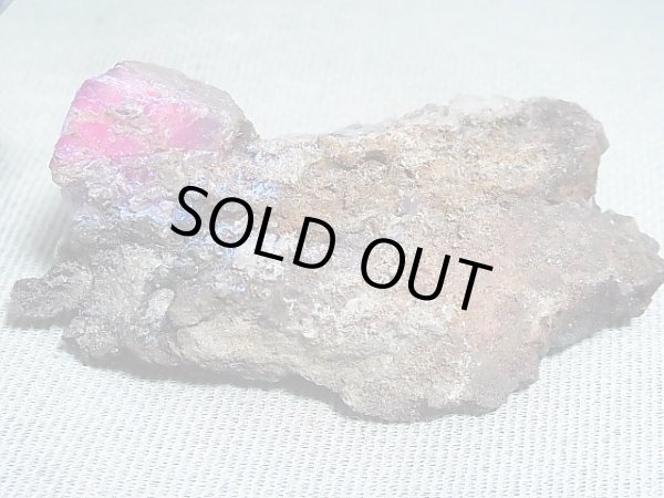 画像1: メキシコ・オハエラ鉱山産フローライト原石（赤色蛍光） 73.5g