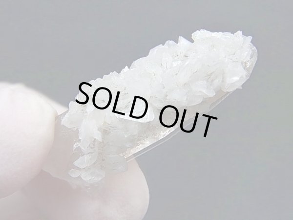 画像1: ノルウェー産アデュラリア（氷長石）付き水晶ポイント 8.3g