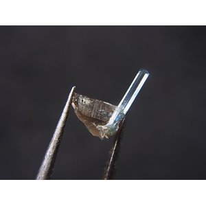 画像: ベトナム・タインホア産アクアマリン付きスモーキー水晶 0.2g