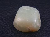 画像: 和田玉（ホータンぎょく）「無着色/グリーン（アクチノライト入り）」原石 9.3g