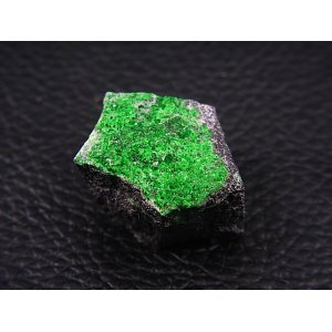 画像: ロシア産ウバロバイトガーネット原石 10.0g