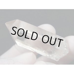 画像: ノルウェー産ブルーアナテース付きイリス水晶原石 33.6g
