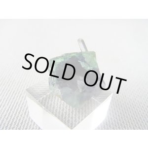 画像: ヤオガンシャン産グリーン/パープルフローライト(強蛍光/バイカラー)&水晶原石 4.4g