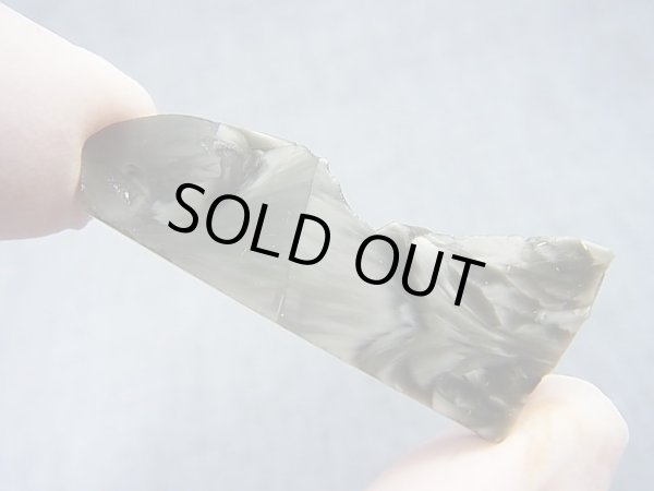 画像1: ヴィクトリアストーン（飯盛ラボストーンIL-stone）レアカラー：ブラック原石 30.8カラット