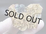 画像: 内モンゴル自治区Yindu産ブルーフローライト（バライト共生＆パイライト付き）原石 48.0g