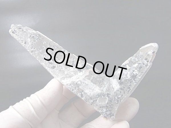 画像1: 内モンゴル産日本式双晶水晶（ヘマタイト付き） 120.8g