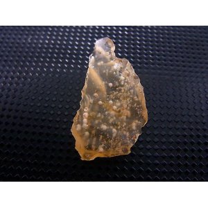 画像: リビアングラス原石（クリストバライト入り） 1.9g