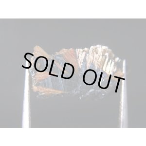 画像: ブラジル・バイーア産タイチンゴールドルチル&ヘマタイト原石 2.4g