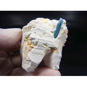 画像: ベトナム・タインホア産宝石品質アクアマリン付きカオリナイト 44.0g