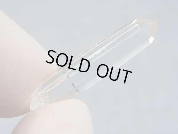 画像1: マダガスカル産フローライトインクオーツ研磨原石 1.6g