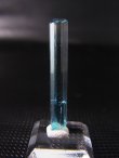 画像1: ジェムグレード宝石需要品質：ベトナム産アクアマリン柱状結晶原石（レインボー入り） 5.5カラット