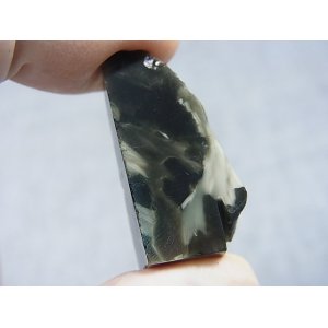 画像: ヴィクトリアストーン（飯盛ラボストーンIL-stone）レアカラー：ブラック原石 23.6カラット