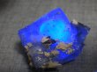 画像2: ヤオガンシャン産蛍光ブルーグリーンフローライト原石（水晶/パイライト付き） 42.3g