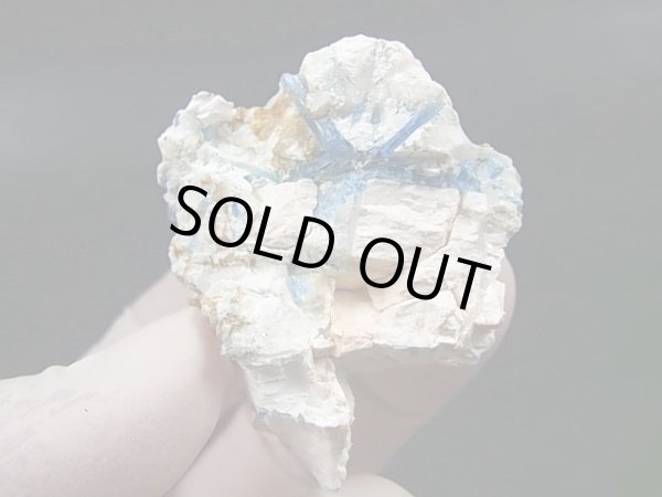 画像1: ベトナム・タインホア産宝石品質アクアマリン付きカオリナイト 40.4g