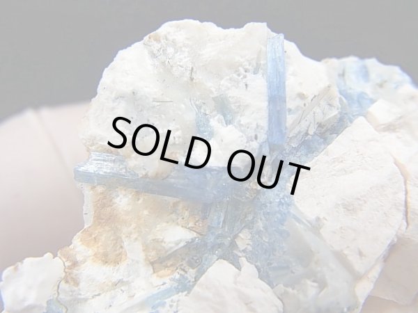 画像2: ベトナム・タインホア産宝石品質アクアマリン付きカオリナイト 40.4g