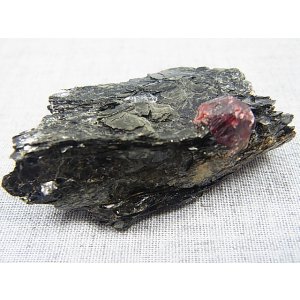 画像: スウェーデン・ダーラナ産ガーネット原石 40.9g