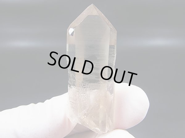 画像1: ノルウェー産ライトスモーキー水晶ポイント（アナテース外部付着/内包） 25.7g