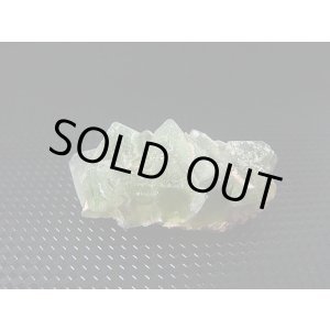 画像: ナミビア・エロンゴ産グリーンフローライト原石(バイカラー) 8.8g