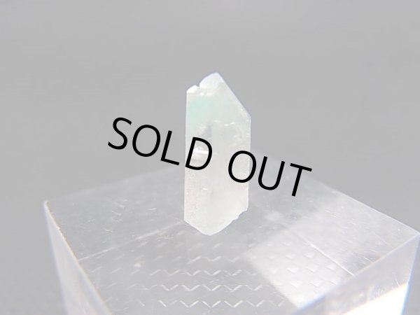 画像1: 南アフリカ・メッシーナ鉱山産アホイトイン水晶（未研磨） 0.2g