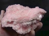 画像: キャビネットサイズ：南アフリカ産ピンクマンガンカルサイト原石（強蛍光） 513.0g