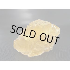 画像: スペイン・アストゥリアス産イエローフローライト原石(パイライト付き) 46.8g