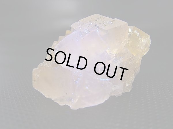 画像2: スペイン・アストゥリアス産イエローフローライト原石（パイライト付き） 46.8g