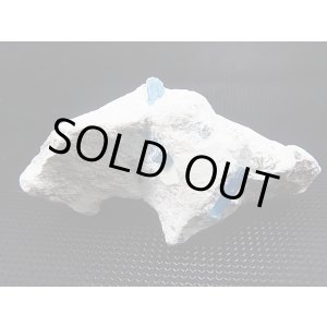 画像: ベトナム・タインホア産宝石品質アクアマリン付きカオリナイト 30.3g