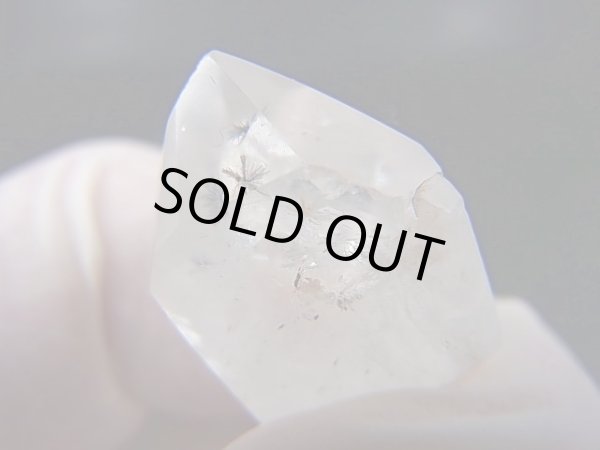 画像2: マダガスカル産ホーランダイトインキャンドルクオーツ（錐面研磨） 6.2g