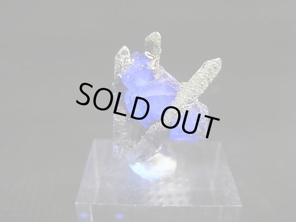 画像2: ドイツ・ザクセン州産フローライト（クローライト入り水晶付き） 1.5g