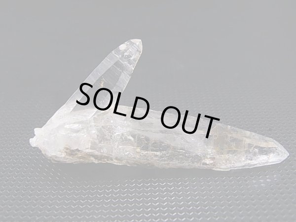 画像2: イタリア・フォルマッツァ産テッシンハビット水晶（ツイン/マイカ＆クローライト付き） 14.2g