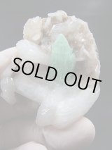 画像: インド・マハラシュトラ州産グリーンアポフィライト＆スティルバイト原石 66.1g