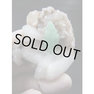 画像: インド・マハラシュトラ州産グリーンアポフィライト＆スティルバイト原石 66.1g