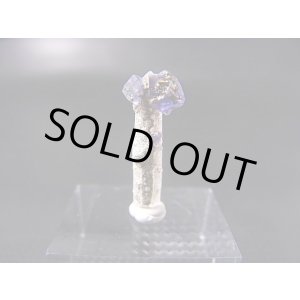 画像: ドイツ・ザクセン州産フローライトon水晶（パイライト付き） 0.4g