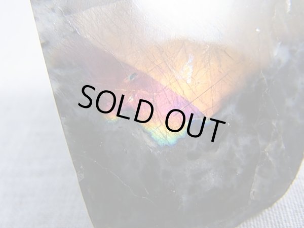 画像2: フィンランド・ユレマー産スペクトロライト（パープルヴィオラミックス）原石ブロック（1面研磨/セパレート反射） 102.9g