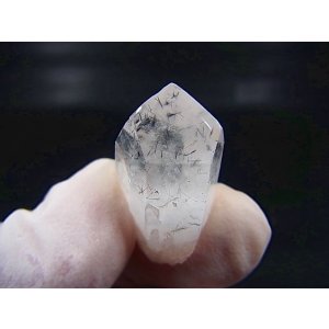 画像: マダガスカル産ホーランダイトインキャンドルクオーツ(錐面研磨) 5.4g