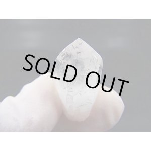 画像: マダガスカル産ホーランダイトインキャンドルクオーツ(錐面研磨) 5.4g